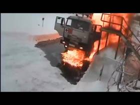 Взрыв бензовоза на автозаправке в Нижневартовске